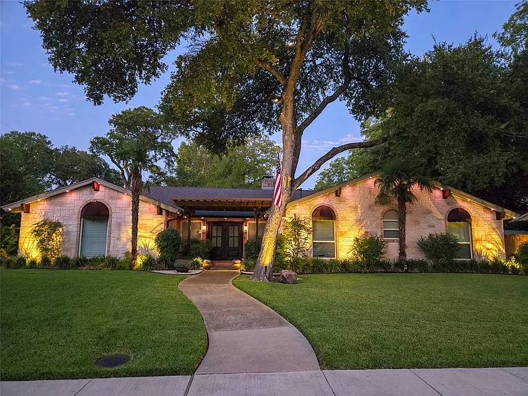 1019 Springbrook Dr, Plano, TX 75075