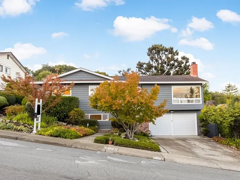 3848 Vineyard Dr, Redwood City, CA 94061