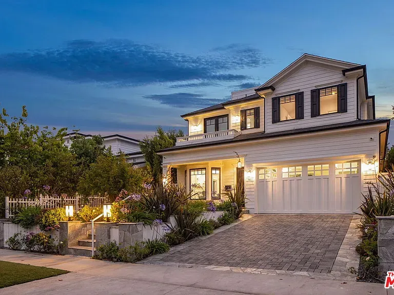 Property image of 981 Amherst Ave, Los Angeles, CA 90049