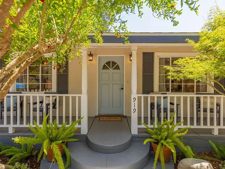 919 E Matilija St, Ojai, CA 93023